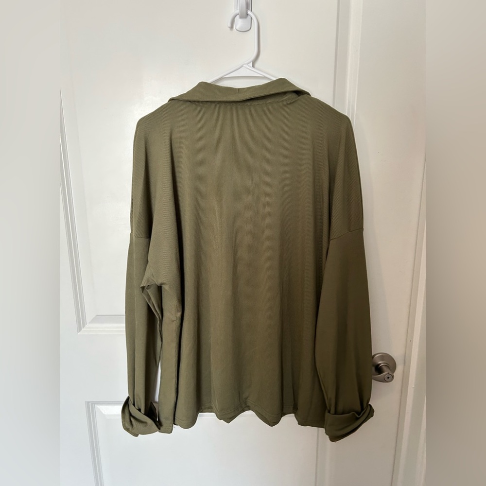 Green Textured Button Collar Henley Top - Picture 4 of 5